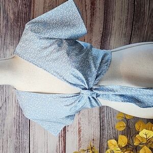 NEW SHEIN BABY BLUE WHITE FLIRAL SHORT SLEEVE CROP TOP